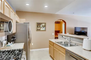 Photo #5: 2205282 Listing