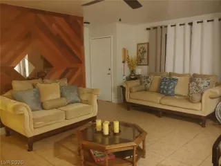 Photo #5: 2205343 Listing