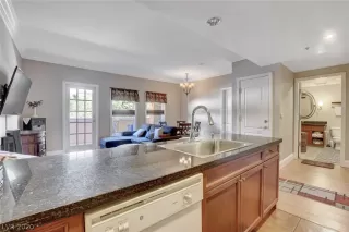 Photo #3: 2205492 Listing