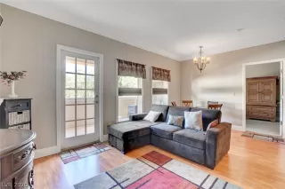 Photo #6: 2205492 Listing