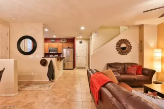 Photo #5: 2205528 Listing