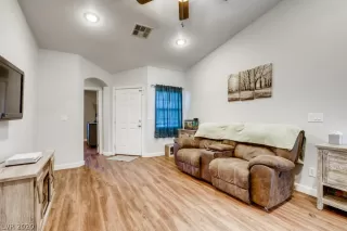 Photo #4: 2205587 Listing