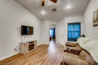 Photo #5: 2205587 Listing