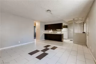 Photo #4: 2205597 Listing