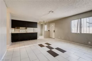 Photo #5: 2205597 Listing