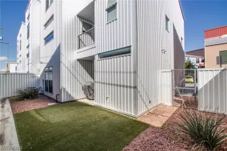 Photo #5: 2205693 Listing