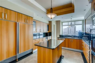 Photo #5: 2205820 Listing