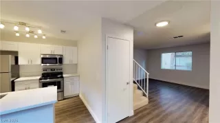 Photo #2: 2205862 Listing 