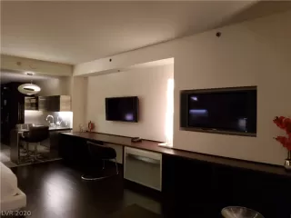 Photo #5: 2205886 Listing