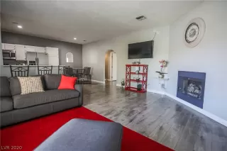 Photo #5: 2205906 Listing