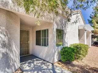 Photo #1: 2205940 Listing