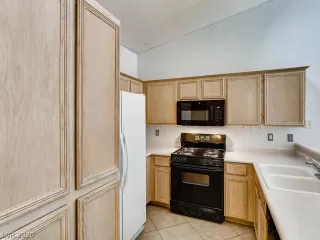 Photo #2: 2205940 Listing