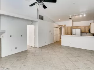 Photo #3: 2205940 Listing