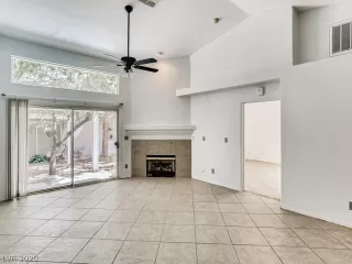 Photo #4: 2205940 Listing