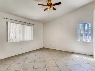 Photo #5: 2205940 Listing