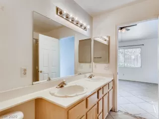 Photo #6: 2205940 Listing