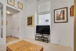 Photo #2: 2205976 Listing