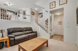 Photo #5: 2205976 Listing