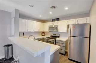 Photo #1: 2206003 Listing