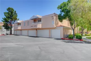 Photo #3: 2206003 Listing