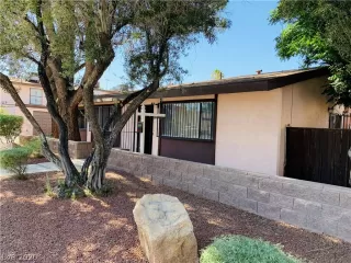 Photo #2: 2206205 Listing