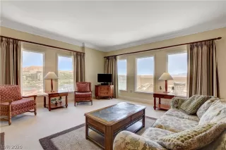 Photo #6: 2206279 Listing