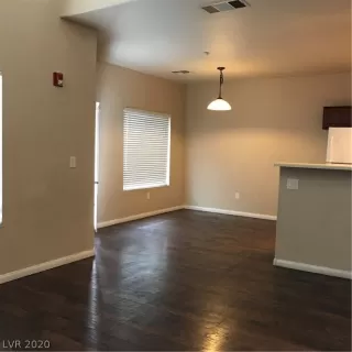 Photo #3: 2206283 Listing