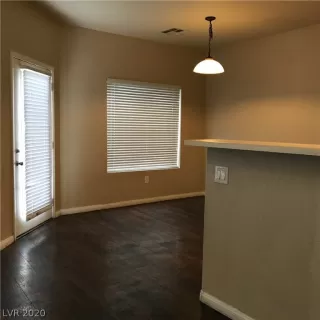 Photo #5: 2206283 Listing