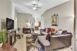 Photo #3: 2206320 Listing