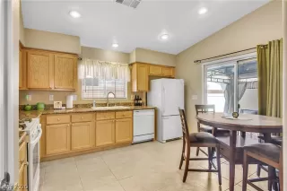 Photo #4: 2206320 Listing