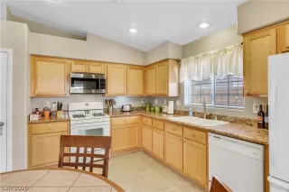 Photo #5: 2206320 Listing