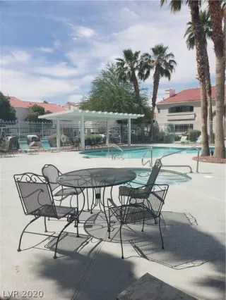 Photo #5: 2206397 Listing