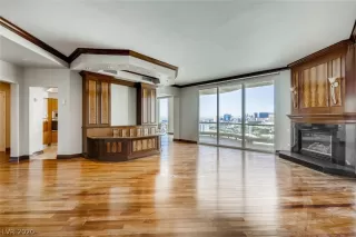 Photo #3: 2206429 Listing