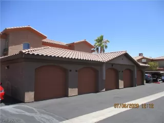 Photo #3: 2206487 Listing