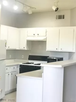 Photo #3: 2206592 Listing