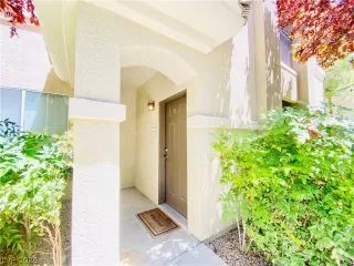 Photo #1: 2206708 Listing