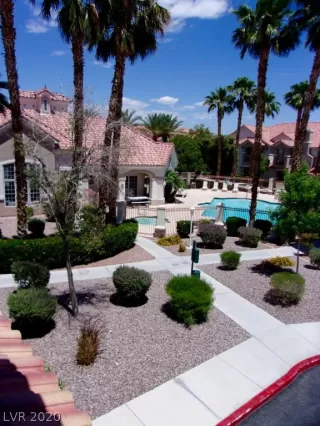 Photo #2: 2206741 Listing
