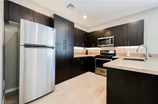 Photo #6: 2206748 Listing