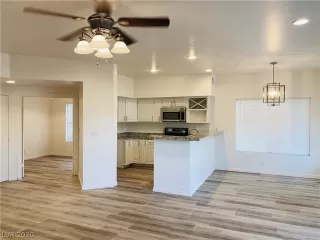 Photo #6: 2206761 Listing