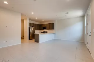 Photo #4: 2206797 Listing