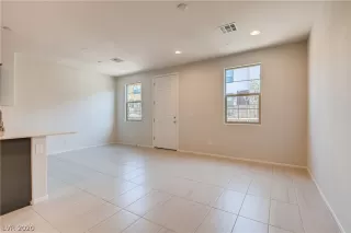 Photo #5: 2206797 Listing