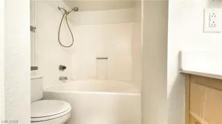 Photo #2: 2206802 Listing