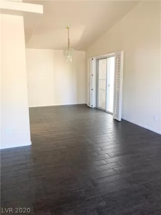 Photo #3: 2206826 Listing