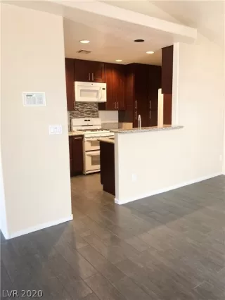 Photo #5: 2206826 Listing