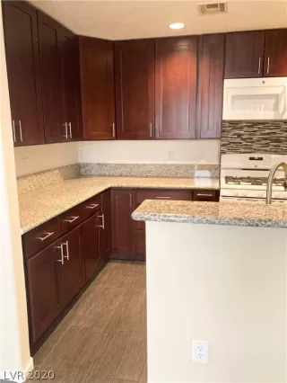 Photo #6: 2206826 Listing