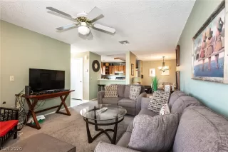 Photo #4: 2206852 Listing