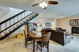 Photo #4: 2206856 Listing