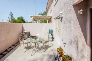 Photo #4: 2206907 Listing