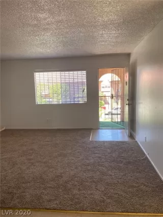 Photo #5: 2206910 Listing