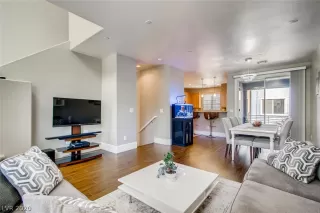 Photo #2: 2206936 Listing